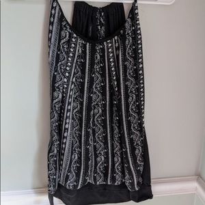 Tank blouse with keyhole in the back. 🖤